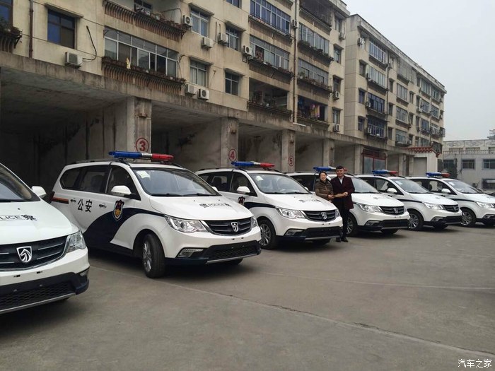 高端大气上档次的宝骏730警车车队已登上报刊