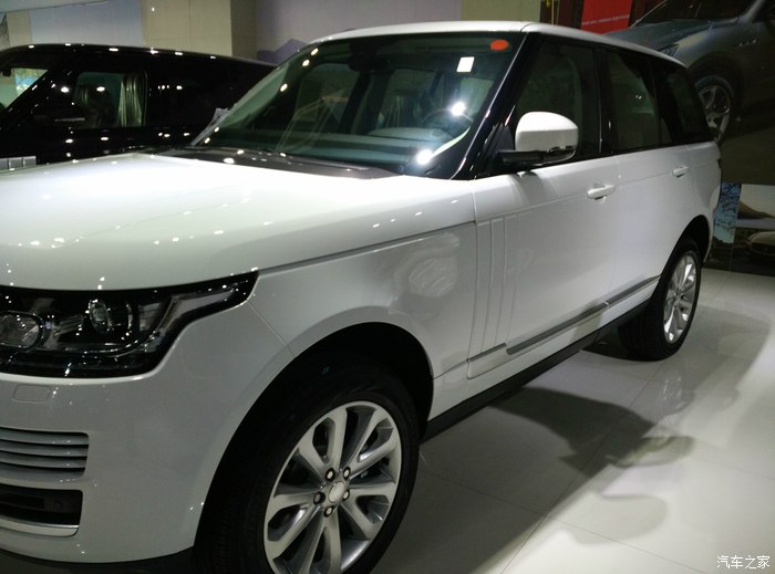 白色路虎揽胜行政版辛苦一年了给自己一份年终奖吧