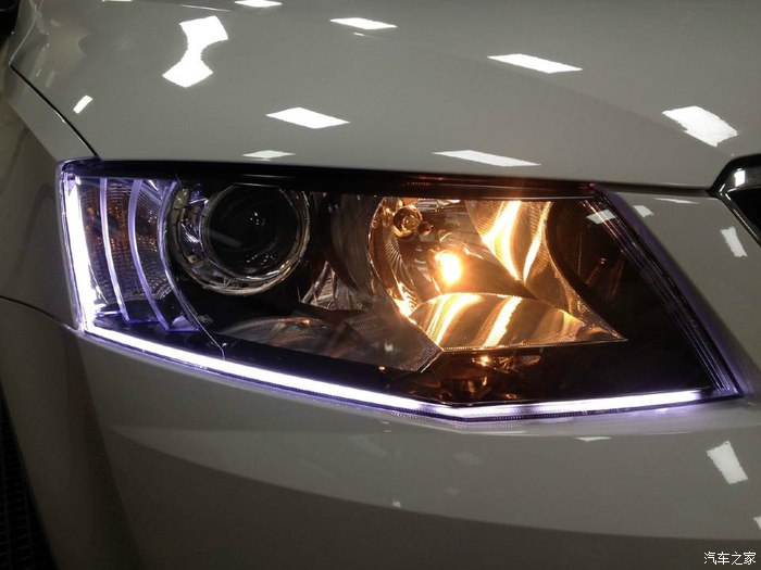 明锐改双光透镜双色导光带现场作业