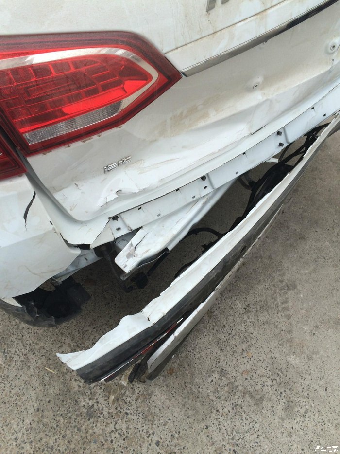 10811 | 回复: 99 哈弗h6论坛 北京220公里未上牌h6被追尾.对方全责.