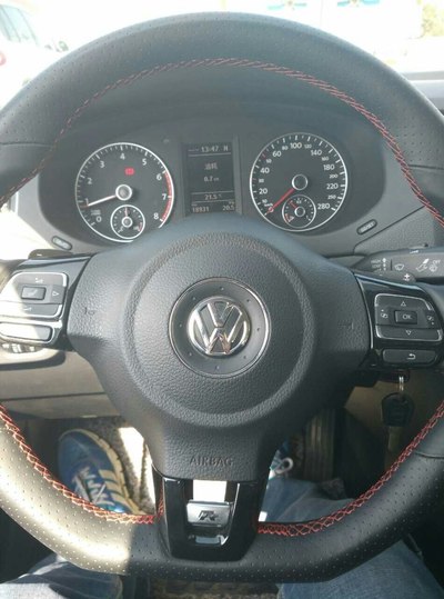 求解,方向盘要向右打一点才是直行的,不知道什么问题,刚4s索赔离合器