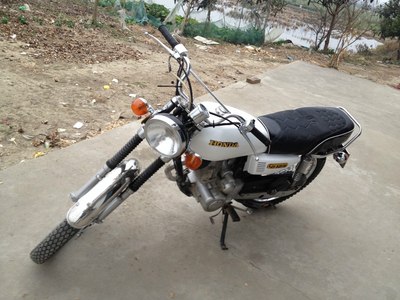 款飞度厢白原车漆白同学开喷 表就保留换之前雅马哈天剑圆灯座包自己