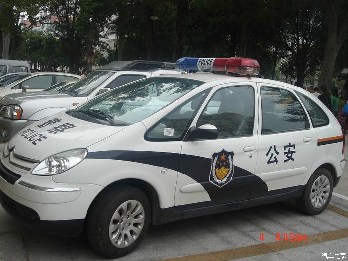 开毕加索是一种态度之警车