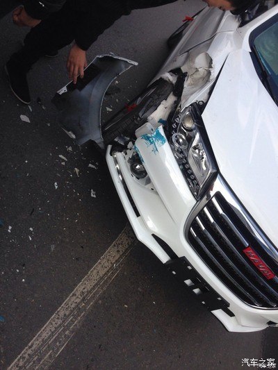 新车车祸