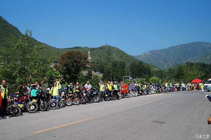 北京猿古摩旅车队贺新年视频