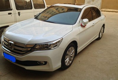 九代雅阁白外浅内提车作业,更新了迎宾踏板和行车记录仪