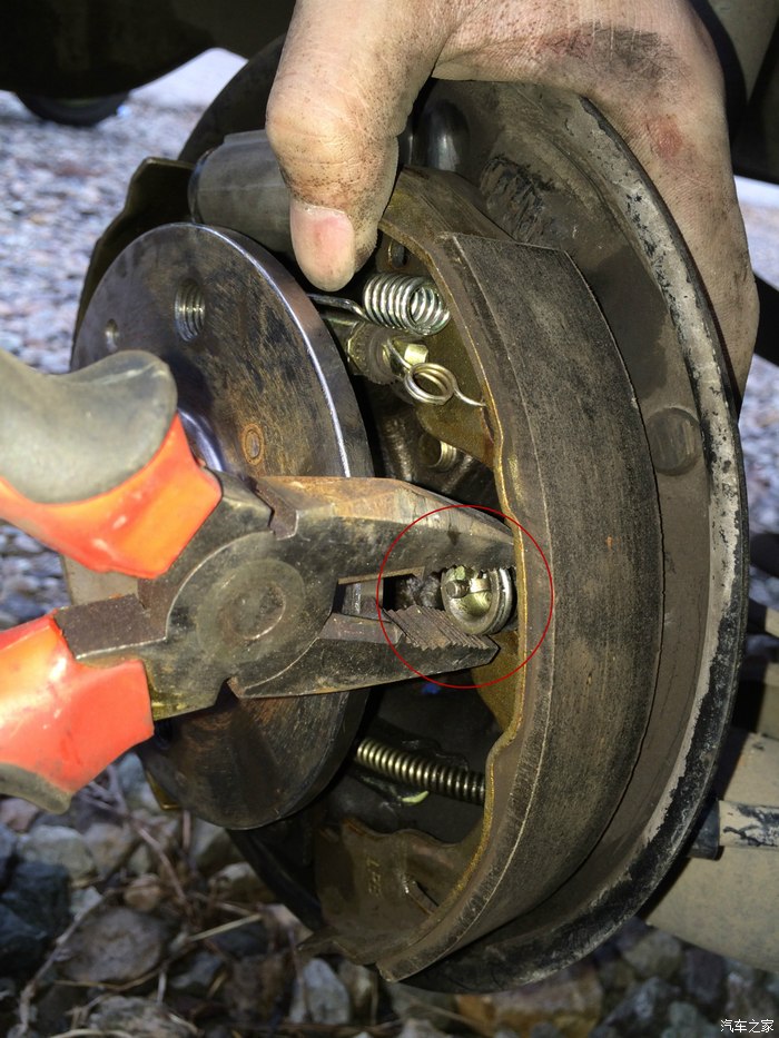 自己动手更换鼓刹分泵制动液