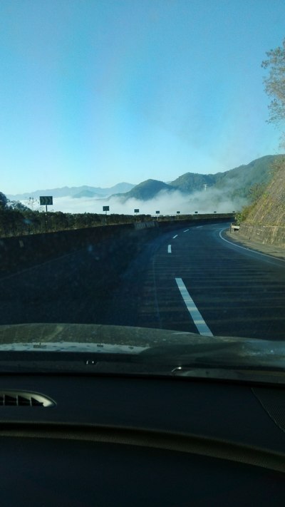 昆磨高速公路,中国原始森林中的高速.美到极致