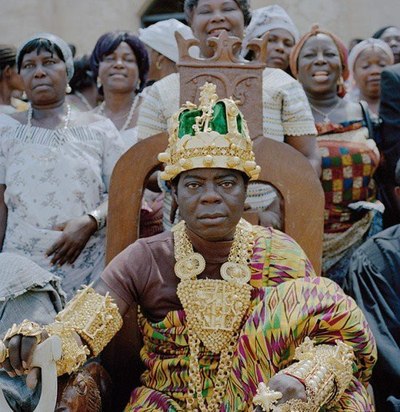 任性的非洲国王居住在德国,通过skype与他的人民互动