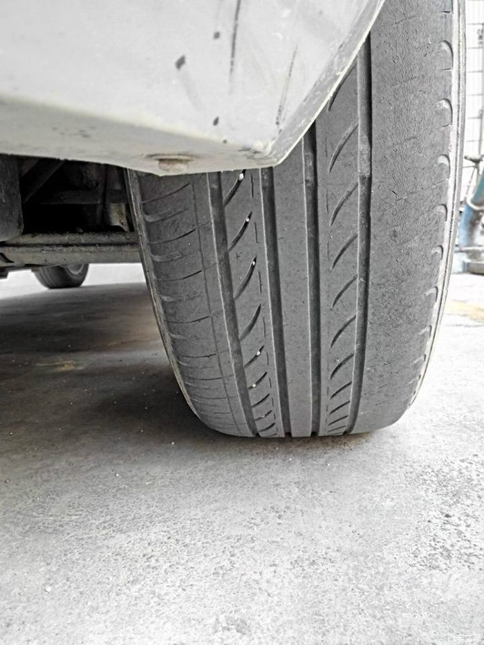 请教下我这轮胎偏磨历害还能跑高速吗