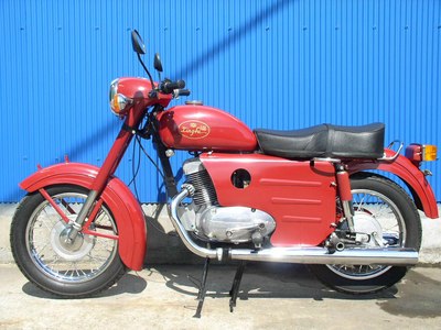 出现在日本二手车市场里的幸福250a!