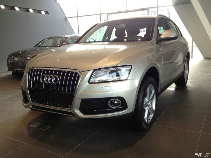 奥迪2015款q5白金色赏车萌萌哒