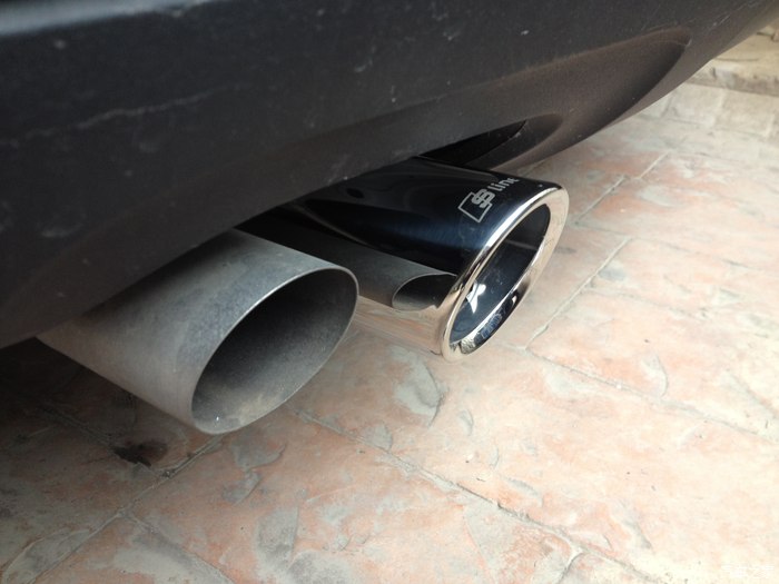 他告诉我找块毛巾盖在上面,用重物敲击.才能装好