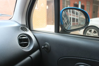 手动后视镜调节比较别扭过我在般  个人开必经常动