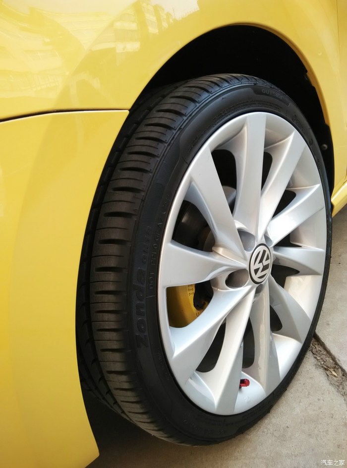 2011款大众polo16mt更换17寸轮毂