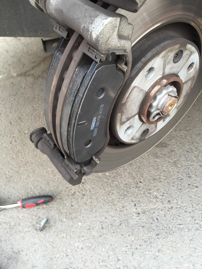 自己动手换301前刹车片