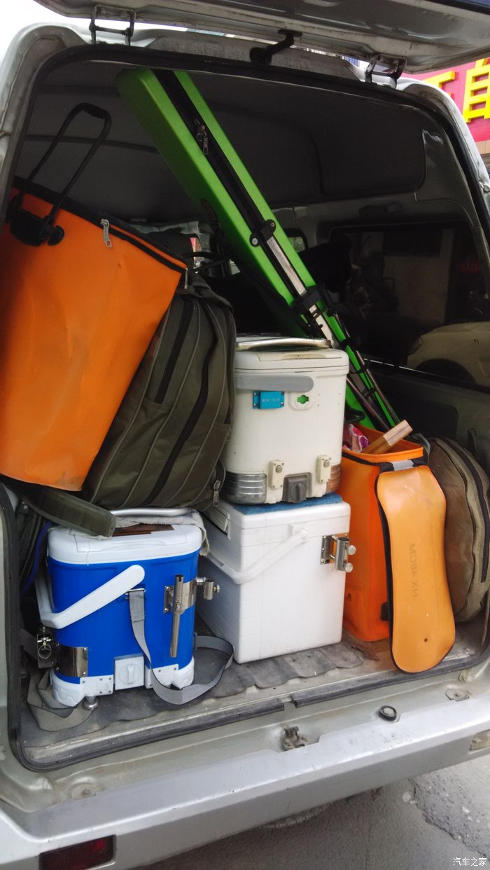 钓鱼首选面包车