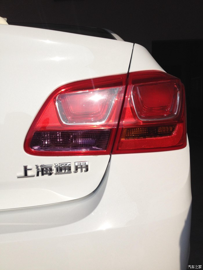 经典科鲁兹尾灯颜色不一样!