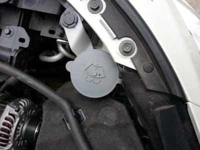 【图】下图是加玻璃水的地方吗_天籁论坛_汽车之家论坛