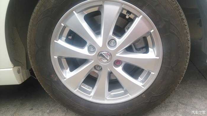 今天来日产打蜡顺便问了下原装轩逸经典轮毂560一只