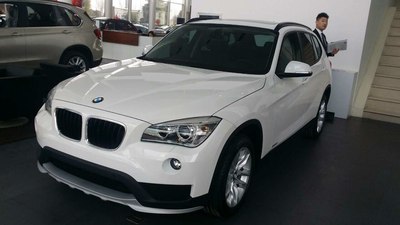 白色bmw x1 18i 领先型提车,蓝天白云的激情,求认证!