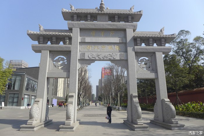 【钢娃】铁像寺水街晒太阳