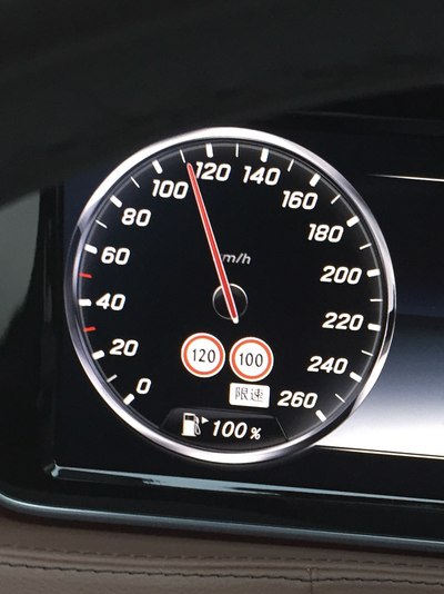 出现两个限速提示,以哪个为准?