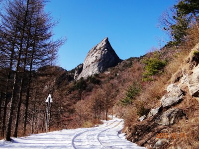 進灃峪口越秦嶺頂觀分水嶺賞王鎖巖瞻望日石灃峪景區遊記