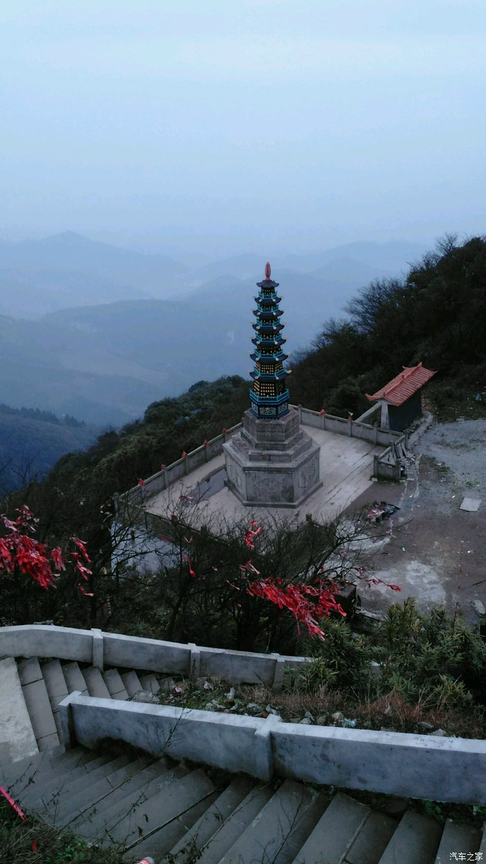 春節遊記之四川廣安華鎣山寶鼎光明寺,燒香祈福跪拜還願!