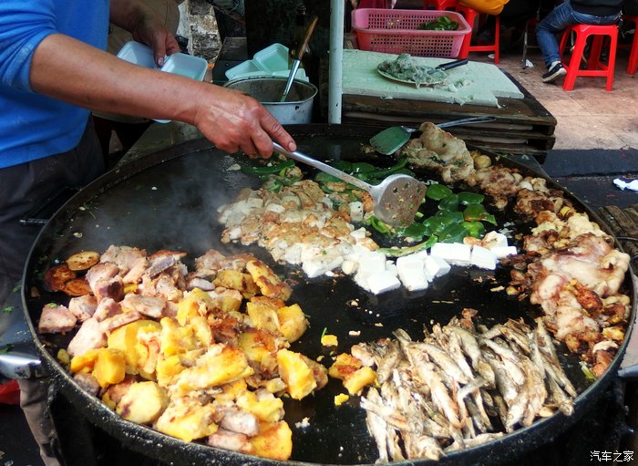 新春游开平赤坎古镇350年骑楼下的平民小吃