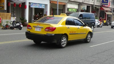 台湾随处可见丰田车,因为台湾所有城市的出租车都是清一色的丰田车,且