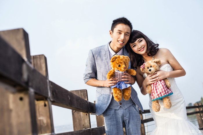 90后小两口幸福照