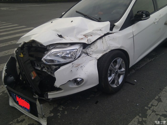 (转)和大货撞上了,新车撞成那样了都替她心疼