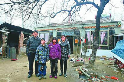 "大衣哥"朱之文晒全家合影 绝对不是ps(图)