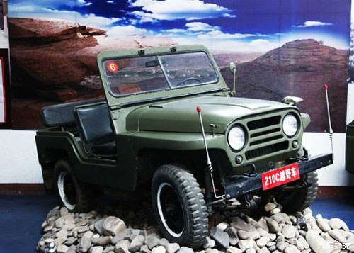 要是突然北京210 双门吉普,而且还是硬顶的,啥结果?和吉姆尼一个层次!