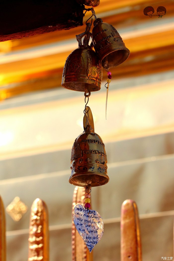 祈福的风铃,应该写的不是关于爱情的东西哟,相当于我们的同心锁之类的