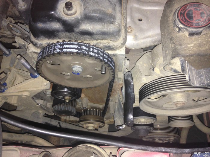 标致207更换正时皮带和张紧轮作业