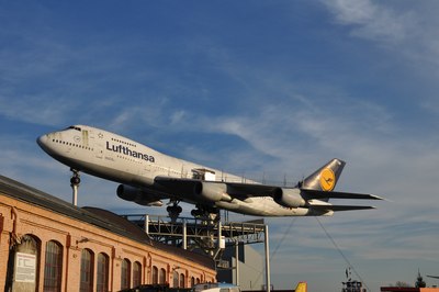 3.播音747经常执飞国际航线