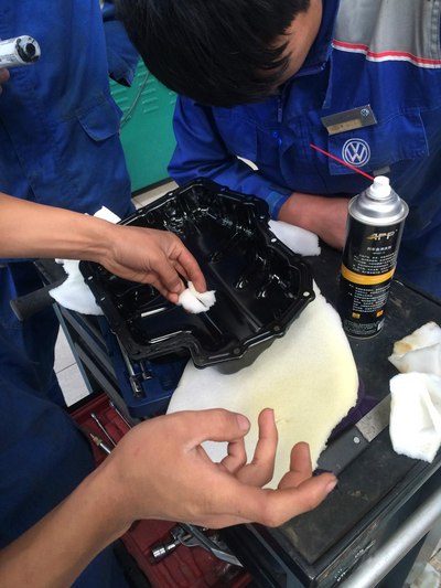 3升尼玛4s反复说螺丝问题在反复换4次螺丝后(机油反复倒出再加入