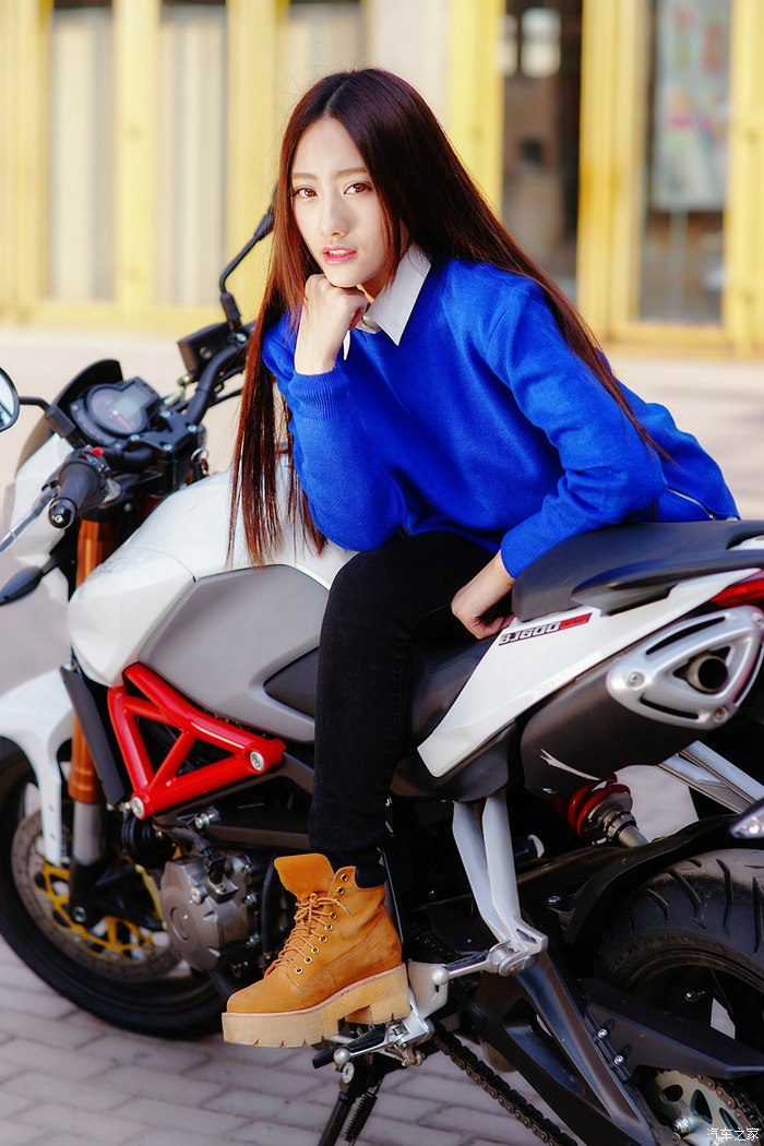 美女骑摩托车的照片图片
