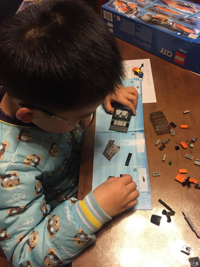 让孩子独立拼乐高玩具模型献给育儿论坛的处女作