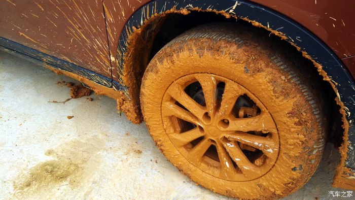 脱出陷车点,自行开出赛道!出来的效果,简直就是个玩粑粑的玩具!