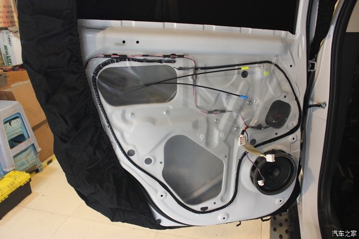 欧蓝德车门内有没有防撞梁?