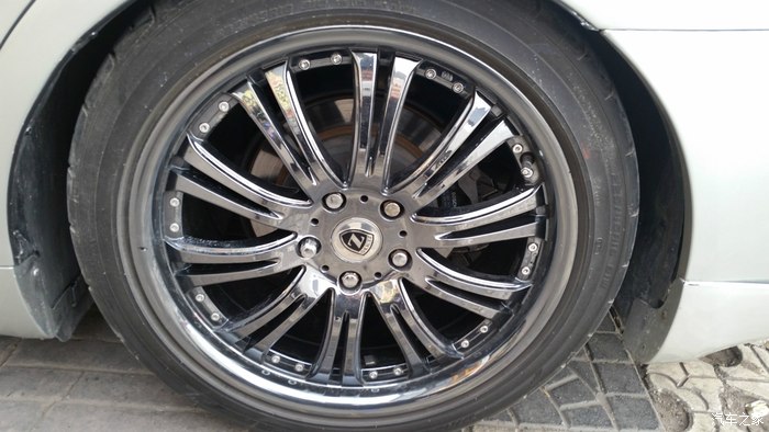 皇冠18寸电镀轮毂含低压胎四条卖了本人车主