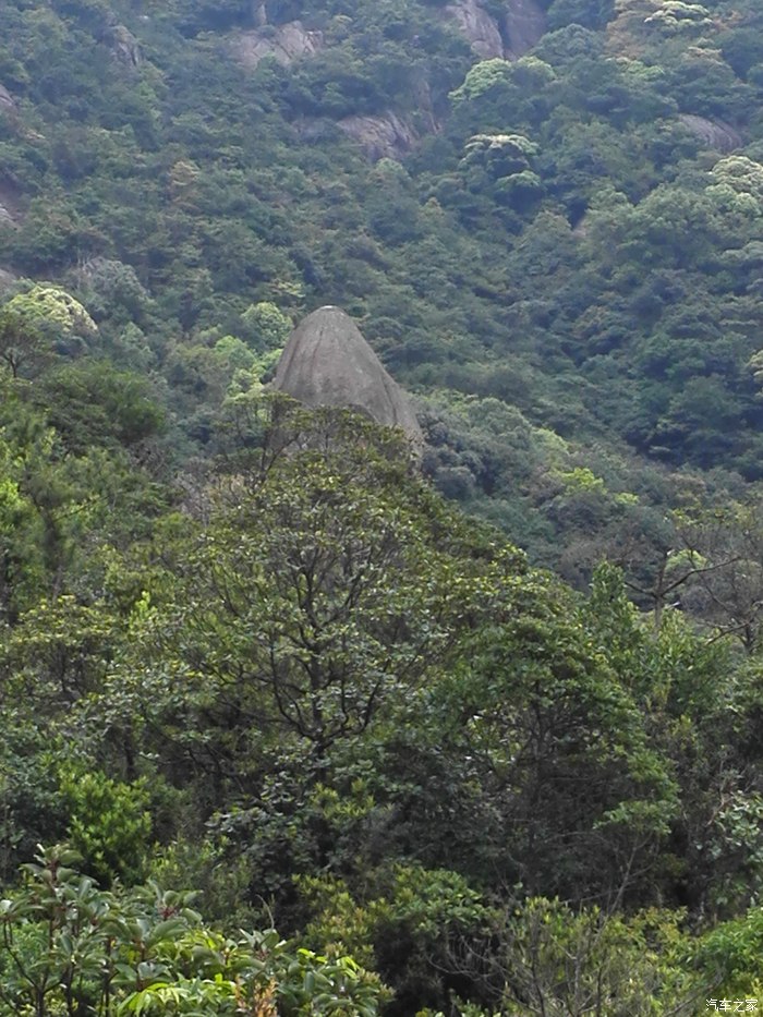 驾着轿车飞上海拔1000米象头山