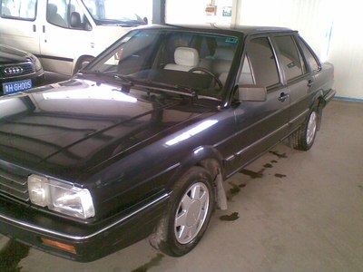 纪念1996年产 上海大众选装型桑塔纳