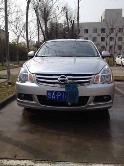 经典轩逸,银色的车,发几张照片