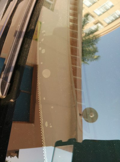 新车贴膜出现气泡了