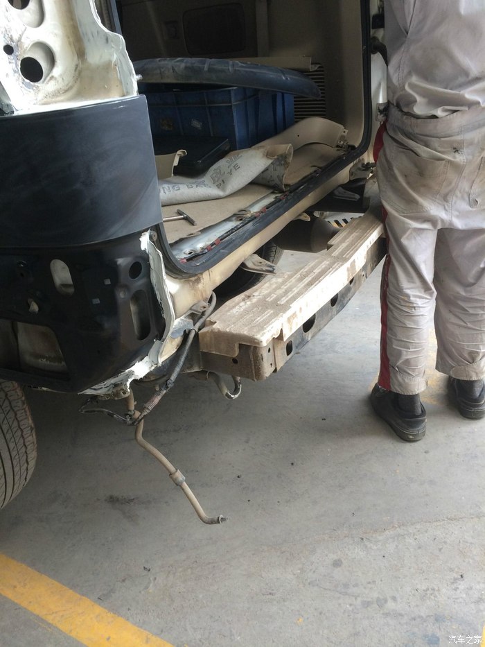 霸道的后防撞梁