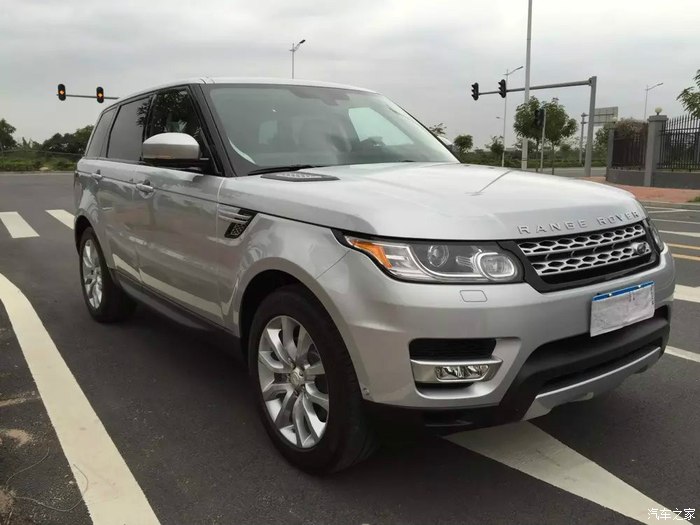 14路虎揽胜运动版30t银色